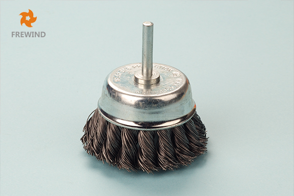 CUP BRUSH WITH SHAFT KNOT WIRE